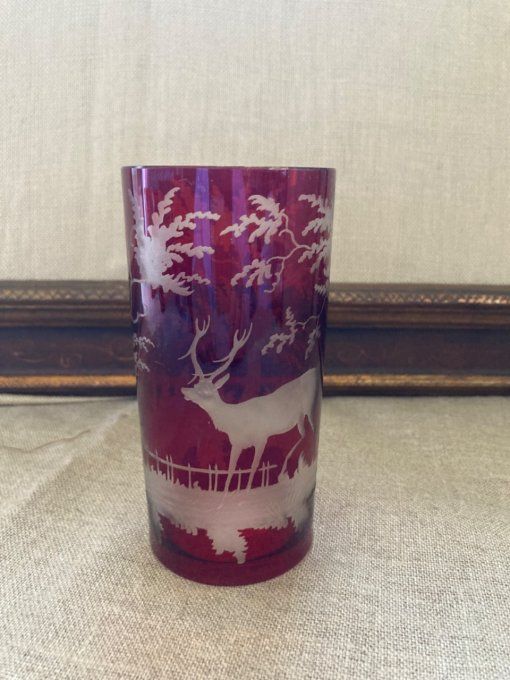 Petit vase cristal de Bohème rouge décor cynégétique