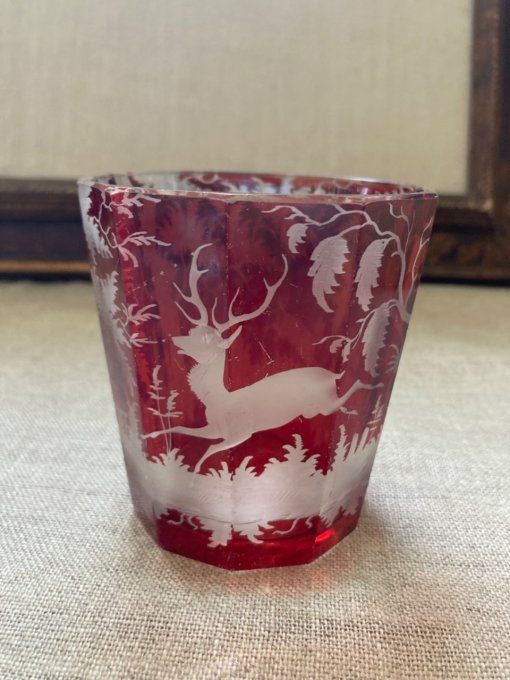Gobelet à pans coupés cristal de Bohème rouge