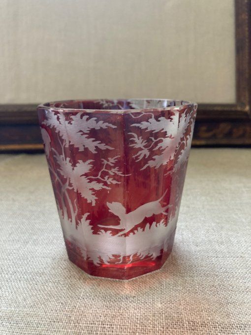 Gobelet à pans coupés cristal de Bohème rouge