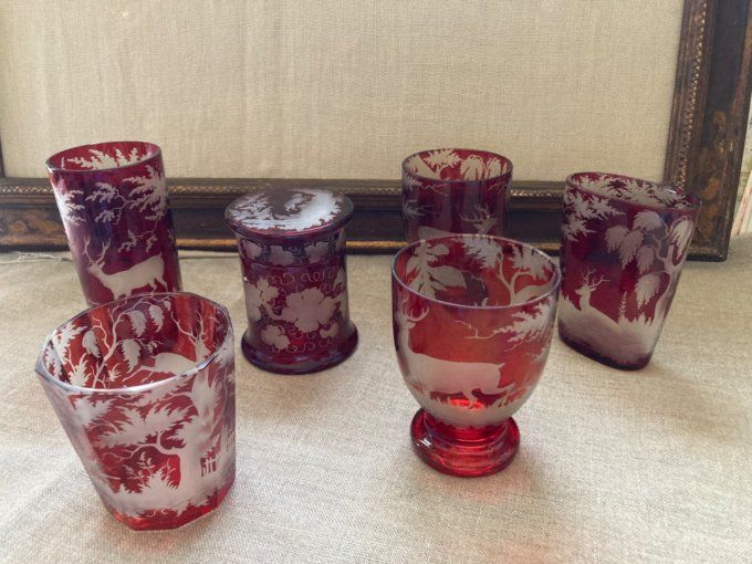 Petit vase cristal de Bohème rouge décor cynégétique