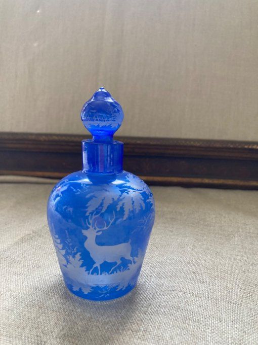 Flacon en verre de Bohème bleu