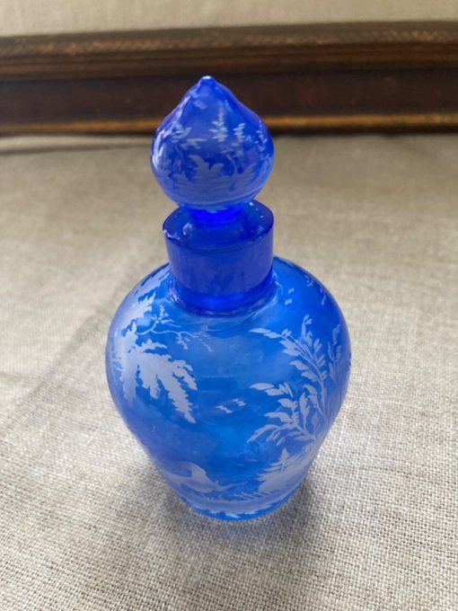 Flacon en verre de Bohème bleu
