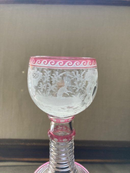 Verre Roemer en cristal de Bohème rose