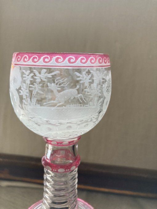 Verre Roemer en cristal de Bohème rose