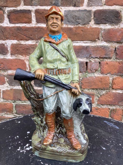 Bouteille chasseur en céramique polychrome