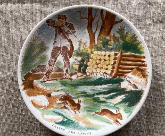 2 assiettes Sarreguemines : Chasse aux faisans et chasse aux lapins