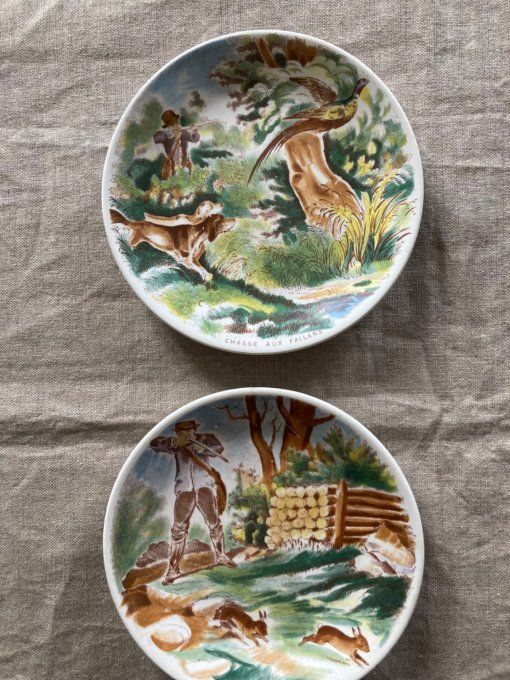 2 assiettes Sarreguemines : Chasse aux faisans et chasse aux lapins