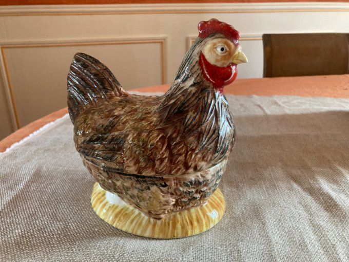 Terrine  représentant une Poule manufacture Caugant