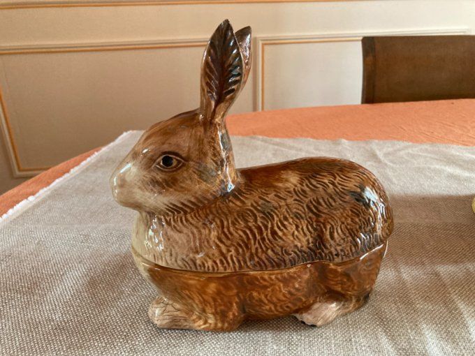 Terrine représentant un lapin. Manufacture Caugant