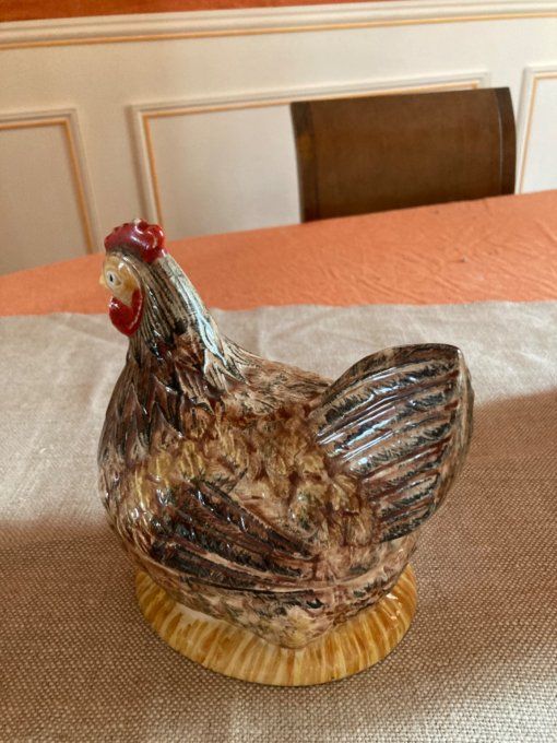 Terrine  représentant une Poule manufacture Caugant