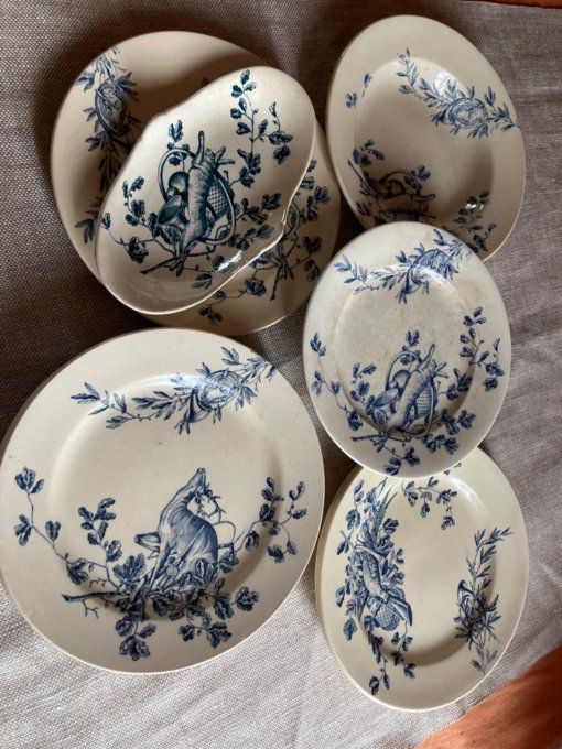 Petit Service Gibier décor Cerf. Faïence de Jules Vieillard Bordeaux.  5 assiettes plates cerf , 2 