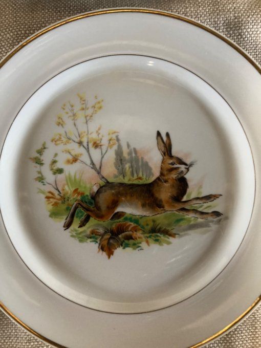 2 assiettes à desserts chevreuil et lapin ( porcelaine de limoges)