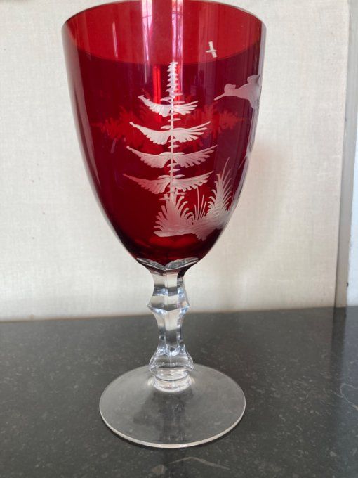 Verre en cristal rouge taille à décor de Bécasse
