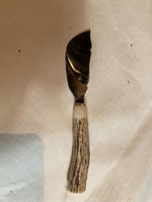 Couteau à fromage manche en bois de chevreuil