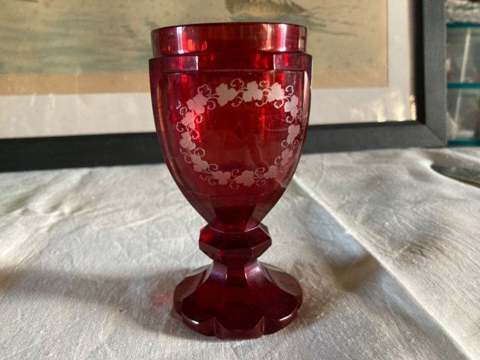 Verre à pied en cristal de Bohème rouge