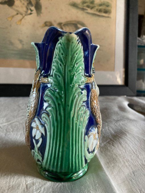 Pichet en barbotine décor trophées de chasse