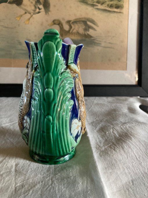 Pichet en barbotine décor trophées de chasse