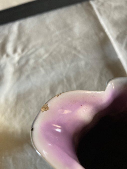 Pichet en barbotine décor trophées de chasse