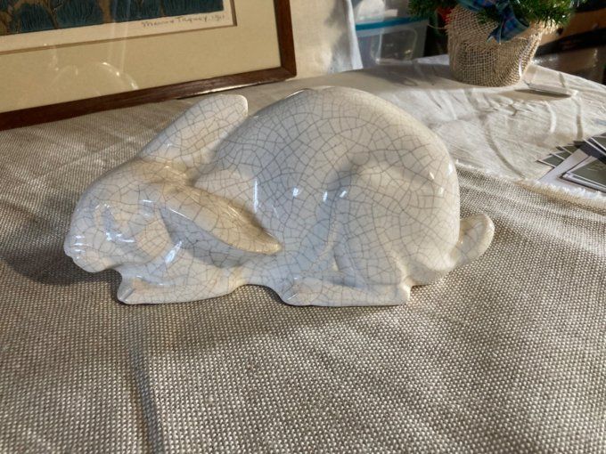 Lapin en faïence émaillée craquelé blanche