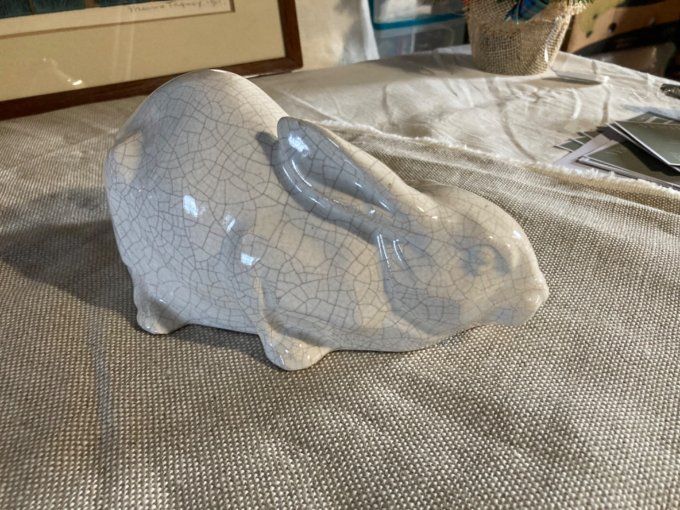 Lapin en faïence émaillée craquelé blanche