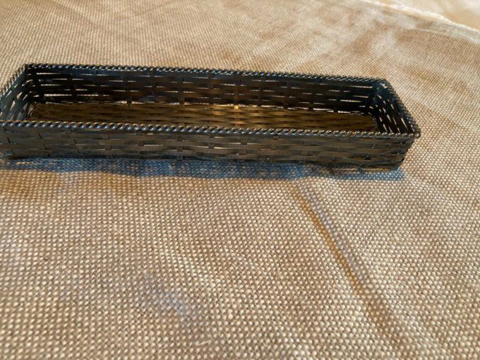 Panier tressé en métal argent