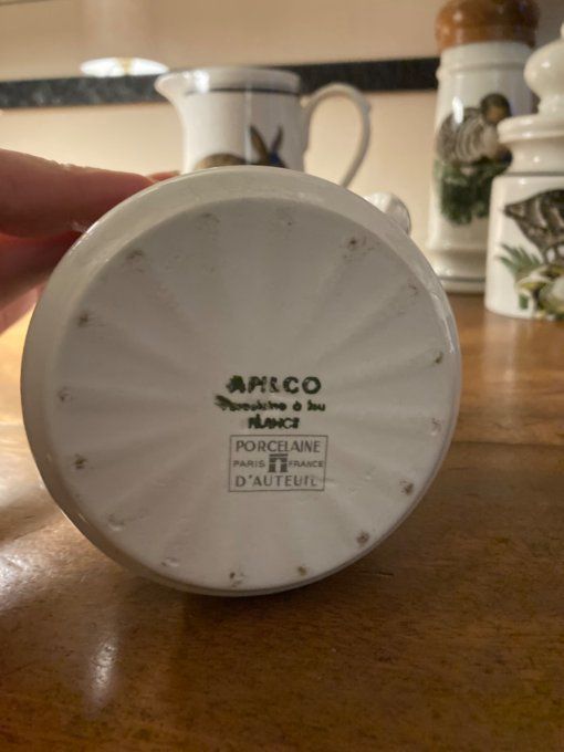 Apilco, porcelaine d Auteuil , pot