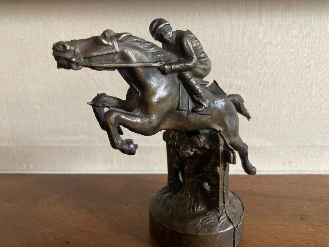 Le saut d obstacle, sujet en bronze