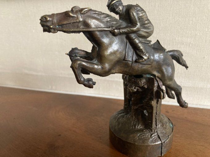 Le saut d obstacle, sujet en bronze