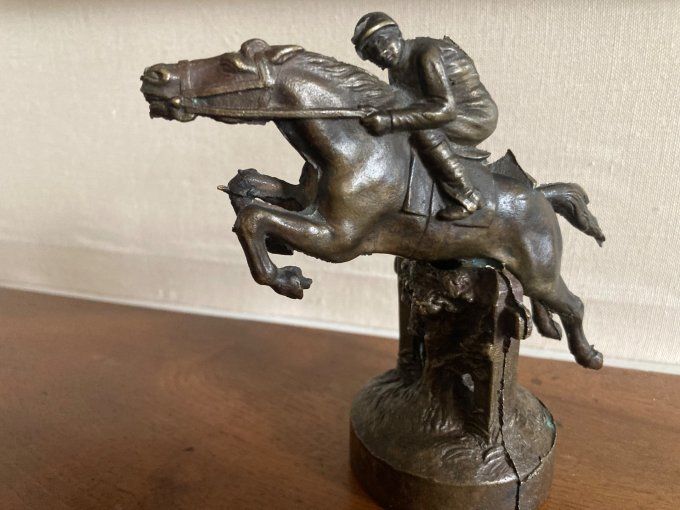 Le saut d obstacle, sujet en bronze