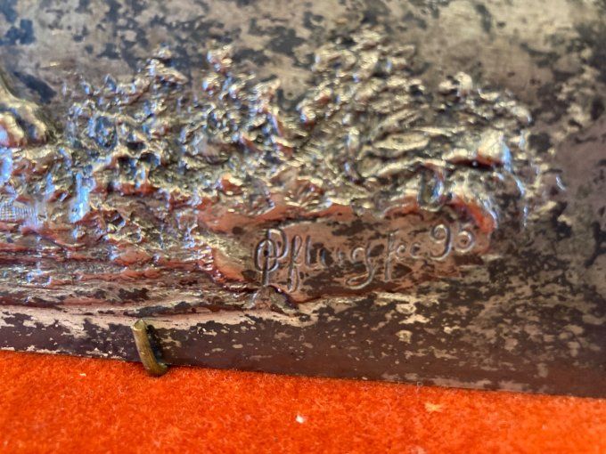 Plaque chien en métal argenté