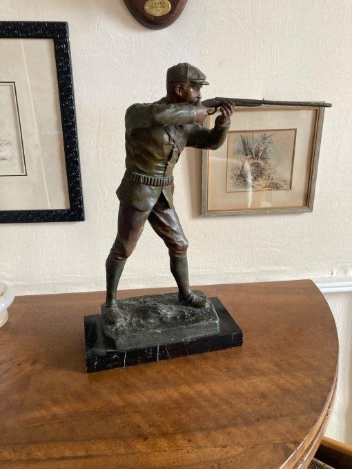 Bronze. Chasseur et son fusil de H Fugere