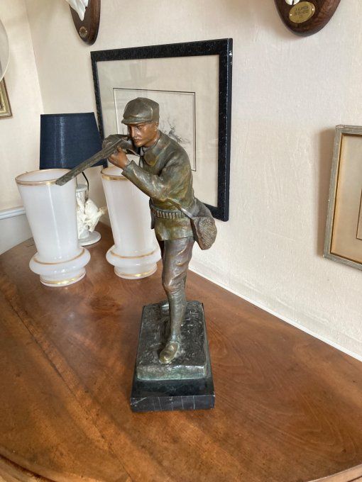 Bronze. Chasseur et son fusil de H Fugere