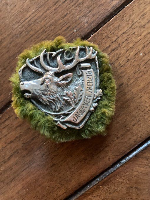 Broche métal argenté à tête de cerf