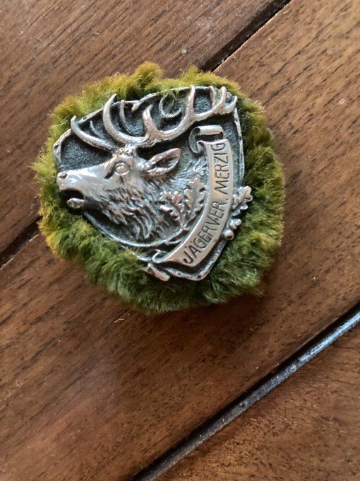Broche métal argenté à tête de cerf