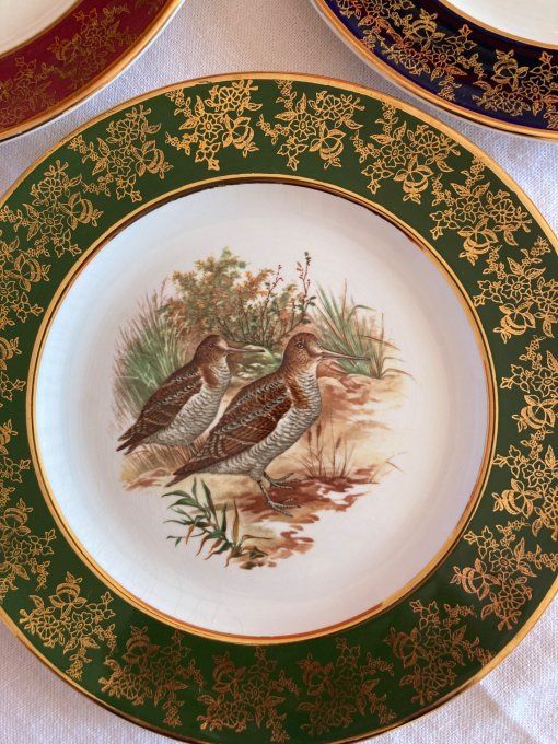 3 assiettes en porcelaine anglaise à décor de becasse, perdreaux et faisans