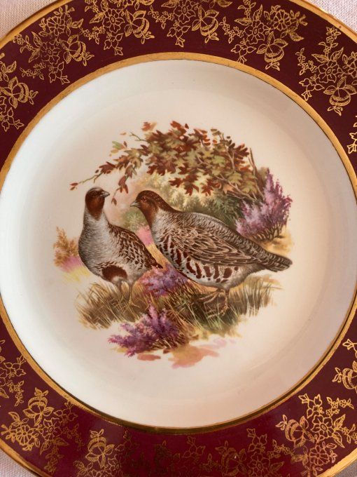 3 assiettes en porcelaine anglaise à décor de becasse, perdreaux et faisans