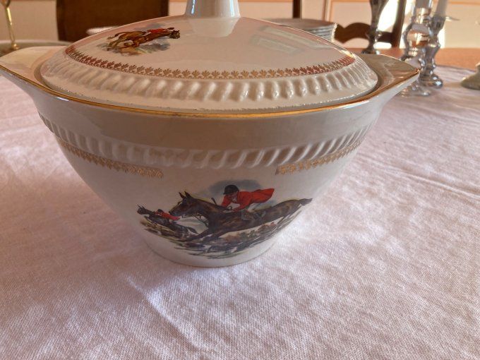 Saladier/soupière à décor de scène de chasse à courre