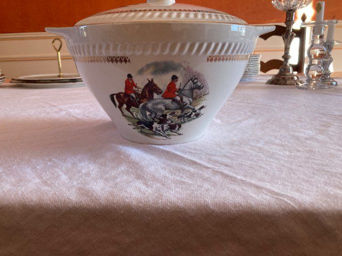 Saladier/soupière à décor de scène de chasse à courre