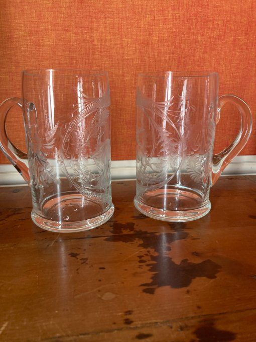 2 chopes en cristal de bohème à décor de sanglier et cerf