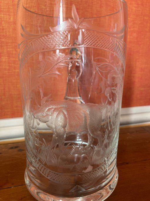 2 chopes en cristal de bohème à décor de sanglier et cerf