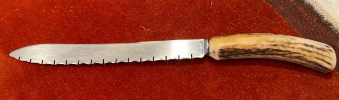 Couteau à pain manche en bois de cerf