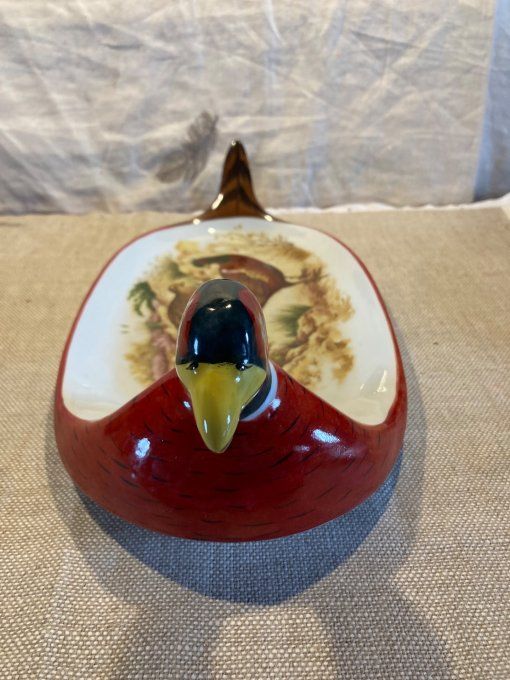 Plat rectangle avec tête et queue de faisan.