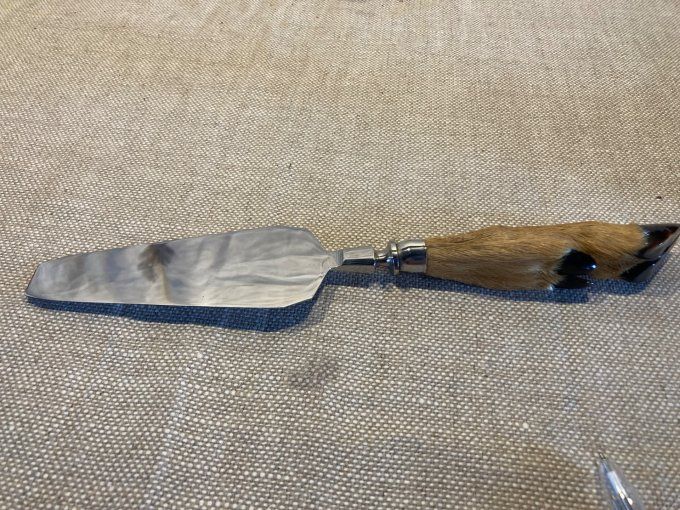 Pelle à tarte, manche pied de chevreuil.