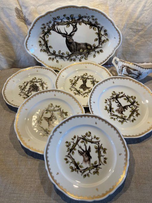 Ensemble de vaisselles en porcelaine de Couleuvre. 10 assiettes + plat + saucière