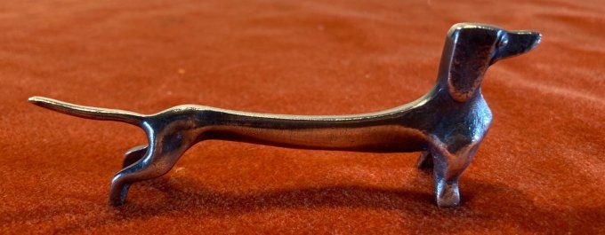 10 porte couteaux animaux en métal argenté.