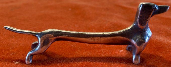 10 porte couteaux animaux en métal argenté.