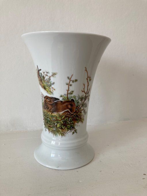 Vase en porcelaine à décor de becasse et lievre