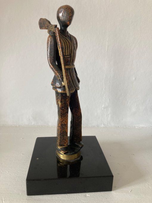 Statuette en bronze. Chasseur. XXe