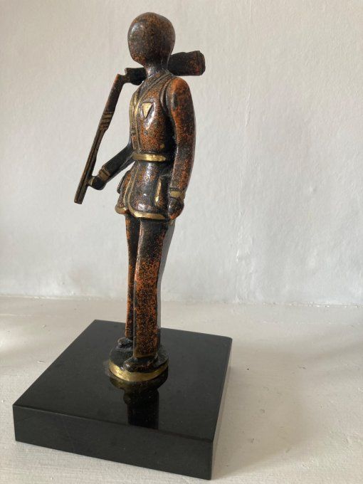 Statuette en bronze. Chasseur. XXe