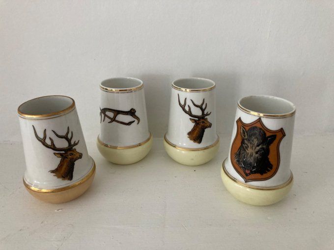 4 gobelets en porcelaine de couleuvre modèle Vénerie de Pierre Chambry